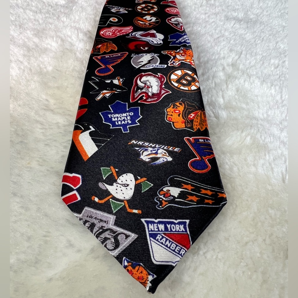 NHL Team Logos Black Tie